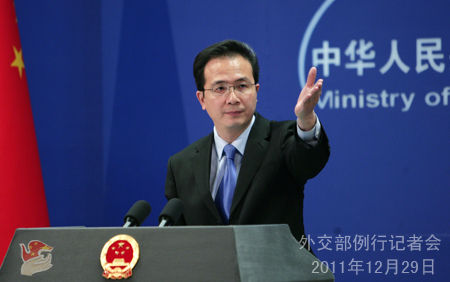 2011年12月29日，外交部发言人洪磊主持例行记者会。