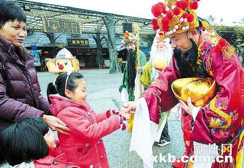 顺德长鹿农庄第二届财神节 现场派利是吸游客