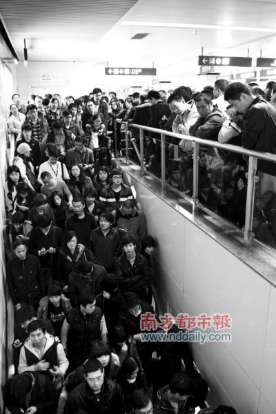 晚高峰突发故障龙华线瘫痪一小时