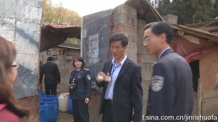 ���ߺ������鰵��ʱż���������Ź�����Ա�����ŰѸ����ɼ�������ˮ��������ȥ���顣