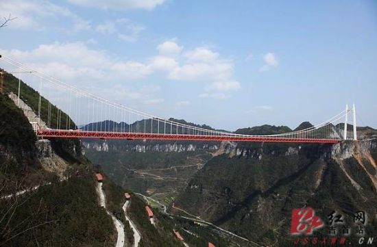 湖南矮寨特大悬索桥明日通车 创4项世界第一_新闻中心_新浪网