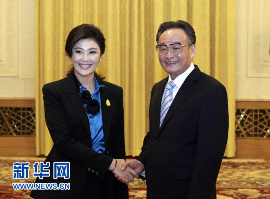 4月18日，全国人大常委会委员长吴邦国在北京人民大会堂会见泰国总理英拉。 新华社记者 丁林 摄