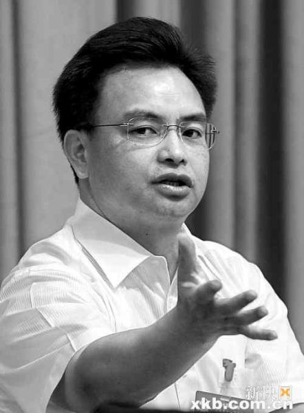 万庆良:完善权力运用监督体系