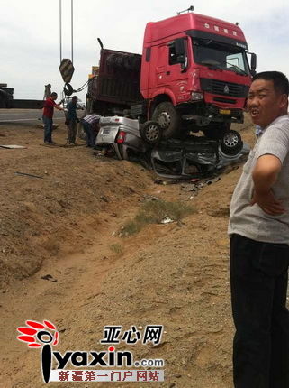 新疆昌吉五彩湾煤矿路段两车相撞 致3死3伤