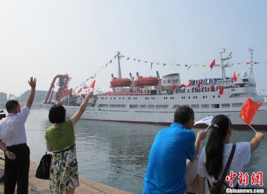 7��16�գ����š�������09����˳�������ൺ��Ϊ��44��ġ�������������Ǳˮ��7000�׼���������������ɡ�ͼΪ���������ൺ�·����İ��ߣ���ӭ���Զ�ȫ�Ӷ�Ա�����������緢 κ�� ��