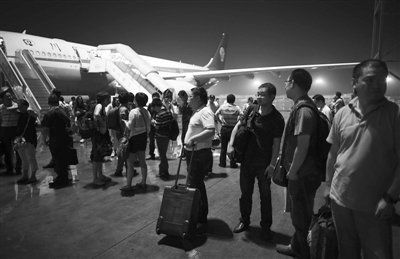 6��24�գ��ɶ��ɱ�����3U8893��������3Сʱ��ɣ���8ʱ���������Ͽպ��������ַ����ɶ����¾������� �½� ��