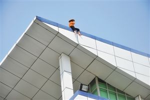 �ɾ����참����Ů������¥άȨ