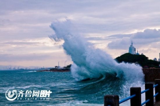 山东继续发布台风红色预警日照巨峰降雨近200毫米