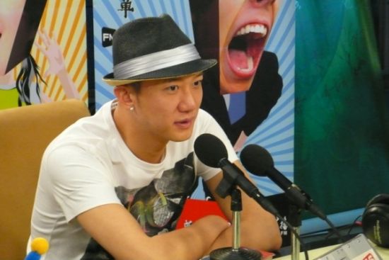 《歌声传奇》钉子户关喆跳槽《好声音》 杨坤