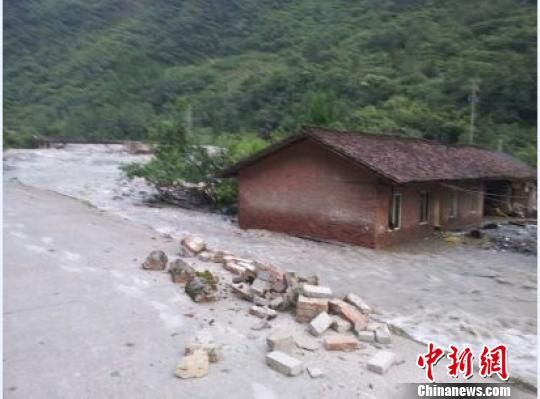 ͼΪʯ���زݿ��羳�ڱ���ˮ��ʯ����û���񷿡�������������