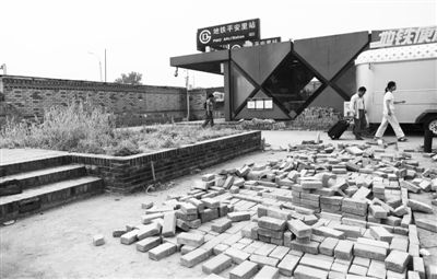 ���գ�ƽ�������վ���Ĺ�԰�������ɡ��¾������� Ѧ�B ��