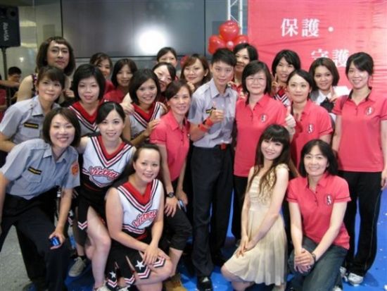 <em>男女同工</em>难<em>同酬</em>! 女生每小时平均少赚48元_新