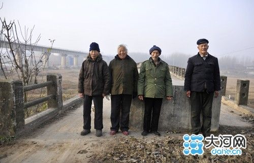 翻开尘封记忆记者走进信阳“桥坚强”的前世今生
