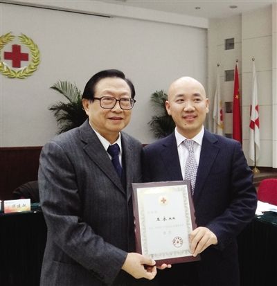 白岩松等受聘红会监督委 不收报酬确保独立性