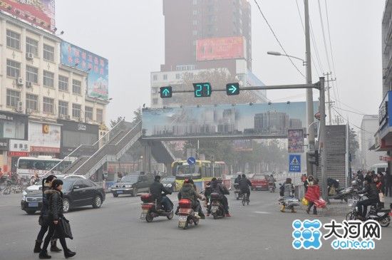 如果看不惯你的人故意在你身后用屁股撞你一下下身，你会怎么做？