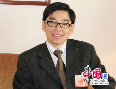 香港经贸商会会长李秀恒:不应推行奶粉限购令