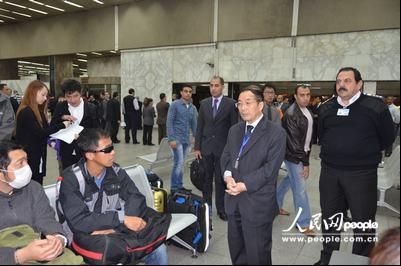 2��27�գ�פ������ʹ�ΰ������⽻���������ڿ��޻���̽��ο����������οͼ�����