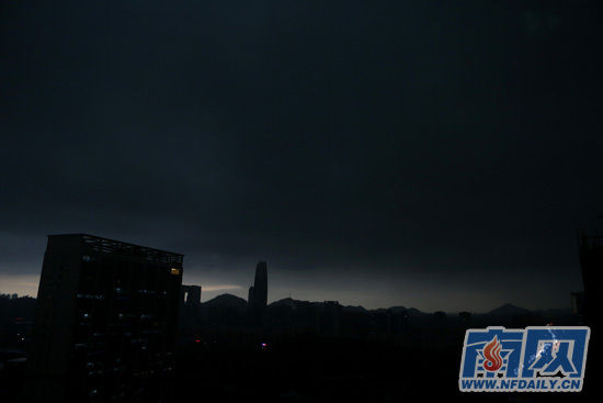 东莞发布雷雨大风蓝色预警白昼如夜