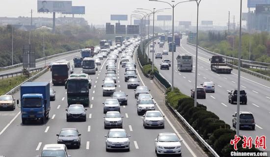 4��4�գ������ڻ������ٹ�·������������ʻ��������������С�������գ�������ѷ���ͬʱ��ʼ������ɨĹ���桢������Ρ�̽�׷��ѵȿ��������ӣ��������ٹ�·ӭ�������߷塣�����緢 ���� ��