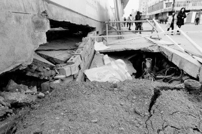 �������磬�����������������·��һ��������վ���࣬���е��ϵ�·����һ����ӡ������������� ���� �㡡  