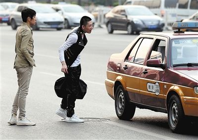���գ���ó�����������ӱ���ȥ������������ء��������г����������ٷ���������а취��6��ʵʩ������ͳһ�ͷ��������ƽ̨���ṩ�ֻ�Լ���ȵ��ٷ����¾������� ���Ƿ� ��