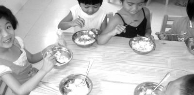 ͼΪѧУѧ���ڳԷ�