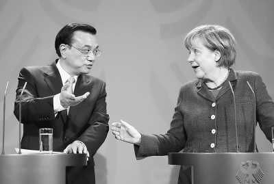 5��26�գ�����Ժ�������ǿ�ڰ�����¹�����Ĭ�˶����л�̸��ͬ������ߡ��»�����߾�����