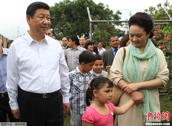 ��������ͼ������ʱ��6��3�գ��ڸ�˹����ӽ��й��·��ʵ��й�������ϯϰ��ƽ�ͷ����������߷��˵���ũ����Ī��һ�ҡ�