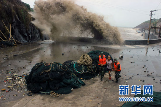   ���� 7��13�գ��㽭ʡ�����б���߷��ɳ����ٱ�����ת��;������ǰ��С�����»��緢���̿�Ԫ �㣩