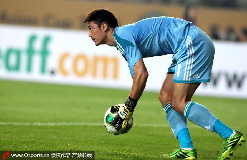 东亚杯-国足顽强一战0-0韩国神奇门将曾诚屡救险
