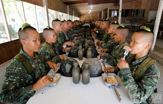 菲军:解放军实力很强 但不如菲军善打游击战