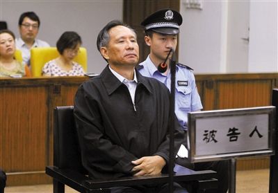 9月10日,北京市第二中级人民法院,张曙光在庭审中。新华社记者 公磊 摄 9月10日,北京市第二中级人民法院,张曙光在庭审中。新华社记者 公磊 摄