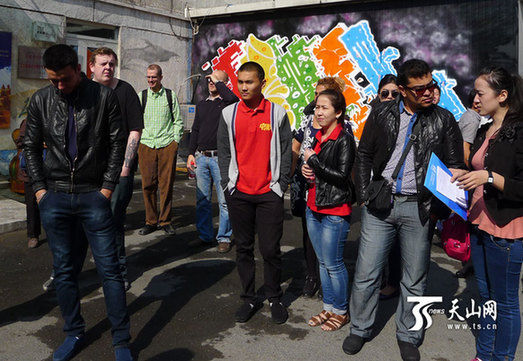 第五批外国专家和留学生认识新疆 感受发展活