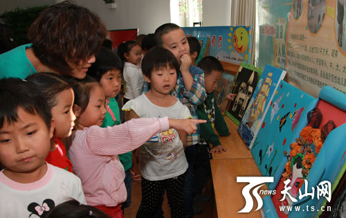 和静县幼儿教师绘画和手工艺作品展开展