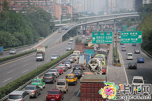 国庆最后一天,内环高速往江北方向返程车流量虽有一定程度增大,但通行