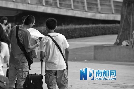 ������Ĵ�ѧ�������յ�ѧУ��ѧ�����ڿ���ͼ�� �϶����� ������ ��