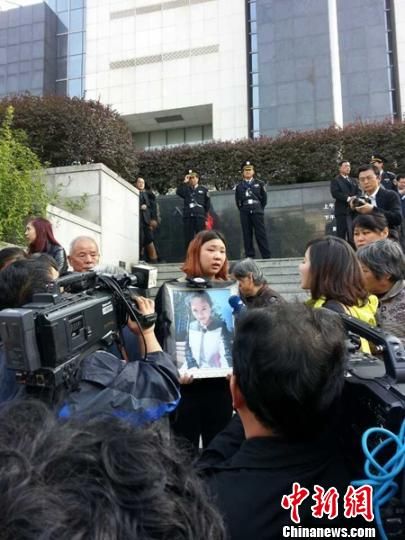 南京"富二代"杀妻案今庭审 死者亲属求判其死刑