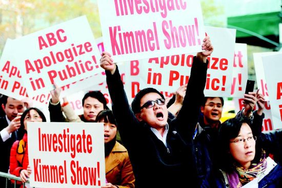 美国近万华人游行抗议 ABC 辱华言论