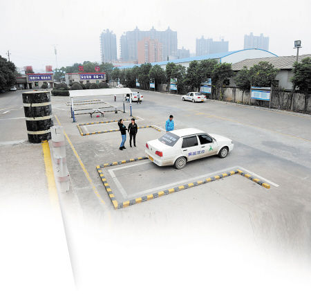 十大驾校排名_驾校车图片(3)