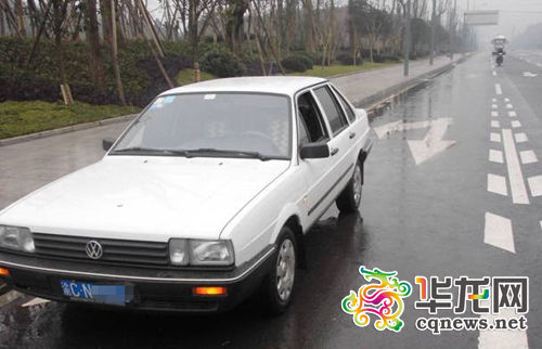 桑塔纳路上画S形? 原来是非法教练车在教学