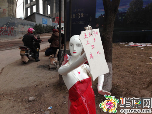 摩托美女止步坐美女摩的铁链女仆边用塑料模衣被套公路司机扒帅哥图片