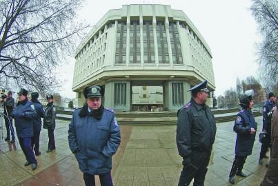 克里米亚拟公投易帜