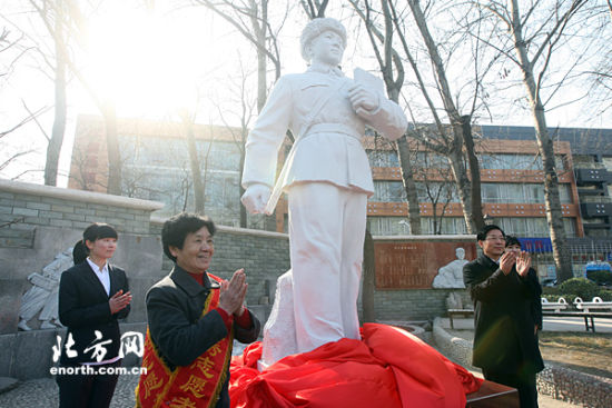 天津举行学雷锋志愿服务主题活动 雷锋公园揭