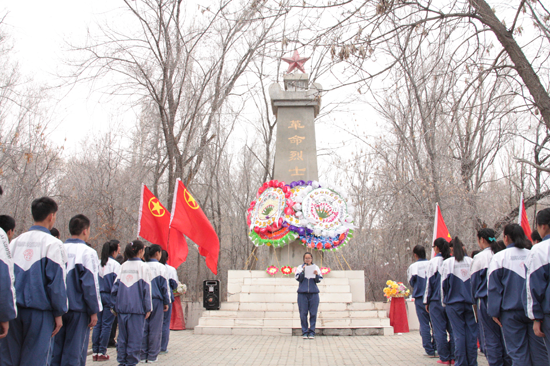 新疆吉木萨尔县第一中学举办缅怀革命先烈活动