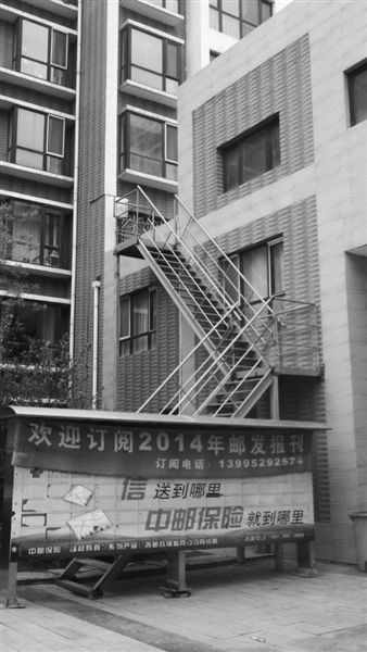 楼梯被堵三楼营业房成了"空中楼阁"