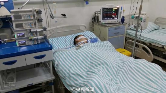 高清图—北京12岁心力衰竭男孩小包等千里之外逝者叶劲心脏捐赠