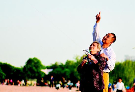 慈母手中“线”_新浪新闻