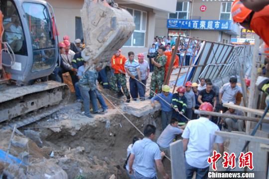 内蒙古一处在建工地墙体塌方致2人被埋死亡