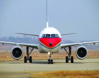 东航客机降落南宁 落错跑道