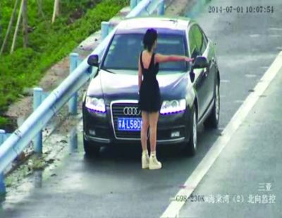 美女开豪车\借钱加油\